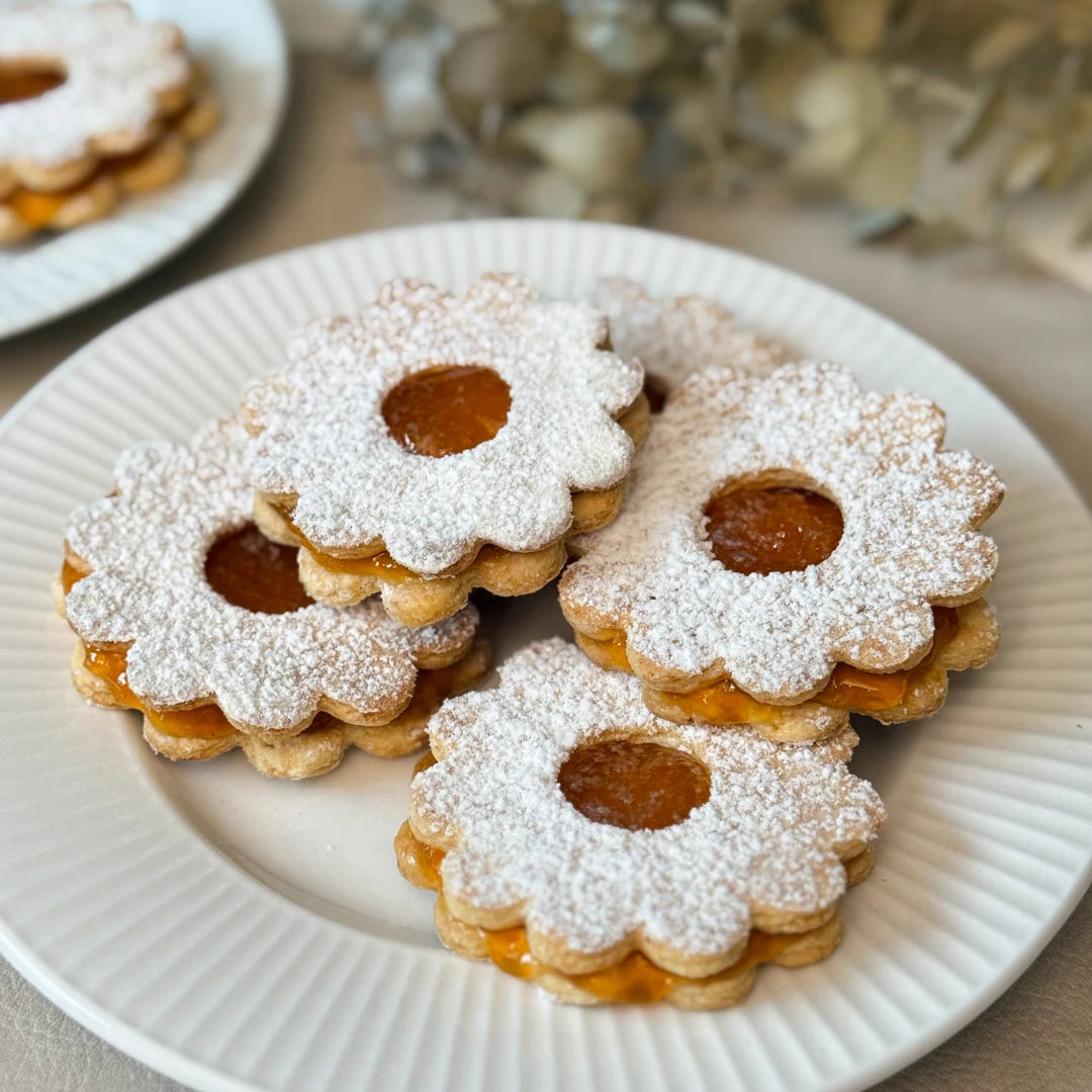 Fibriya ketogene Diät-Linzer mit Orangengelee-Füllung