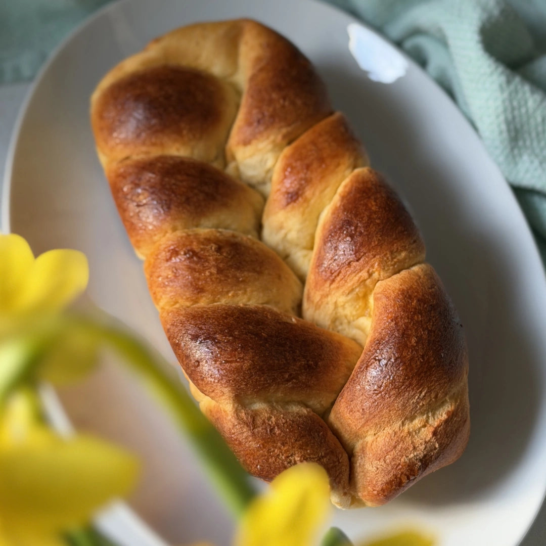 Extrem kohlenhydratarmer geflochtener Osterstriezel