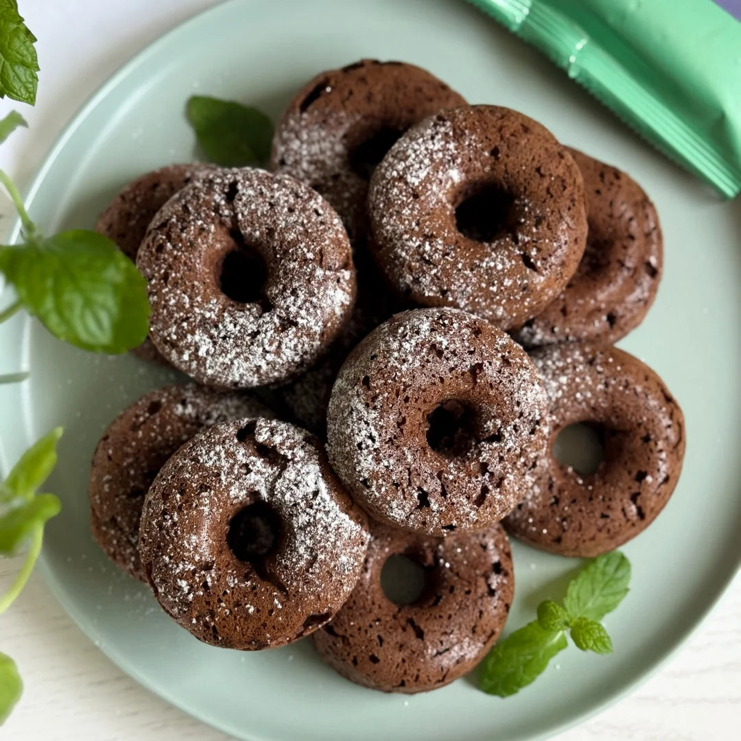Mini-Donuts aus Kakao-Biskuit-Ballaststoffmix
