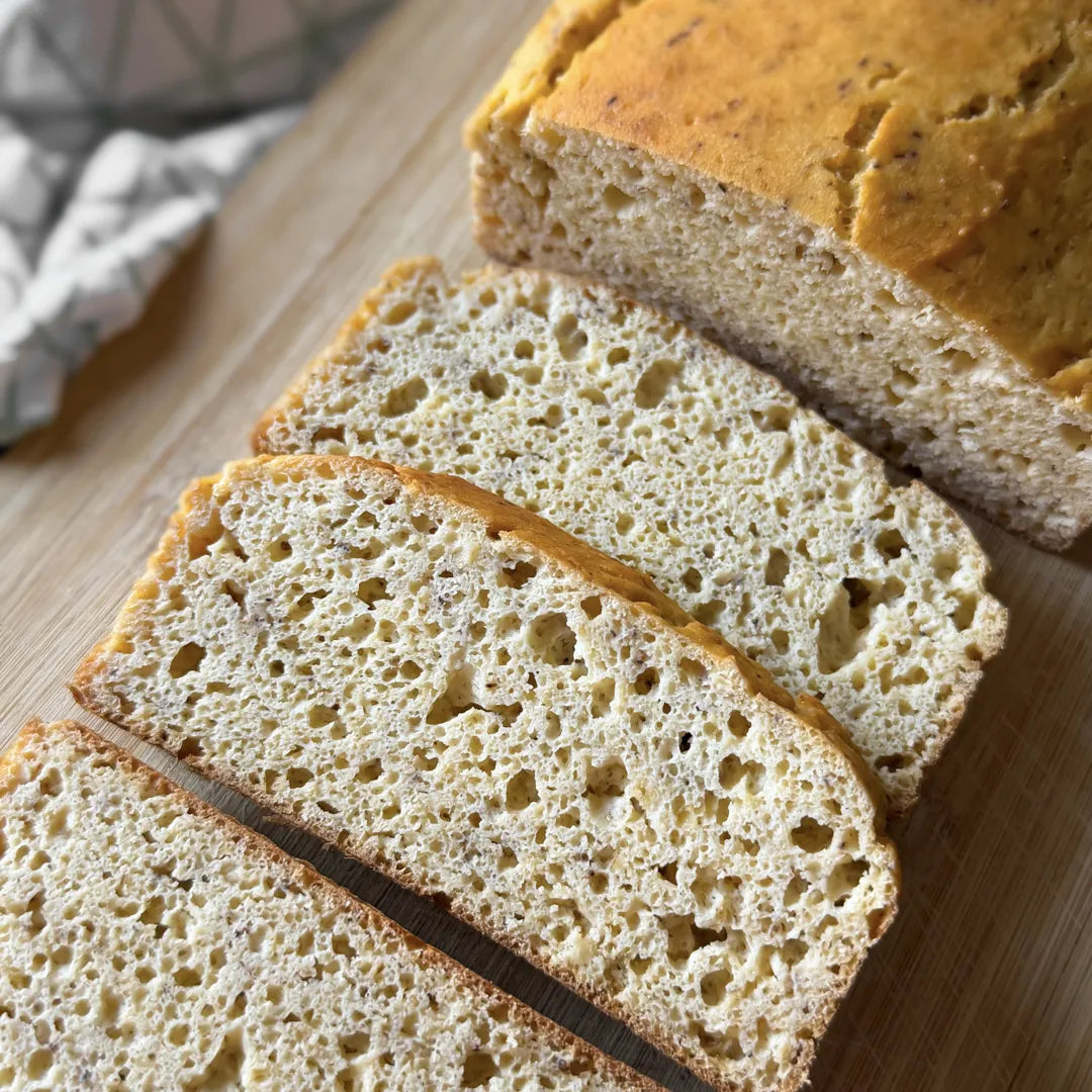 Kohlenhydratreduziertes Brot aus Haferfaser in Scheiben geschnitten